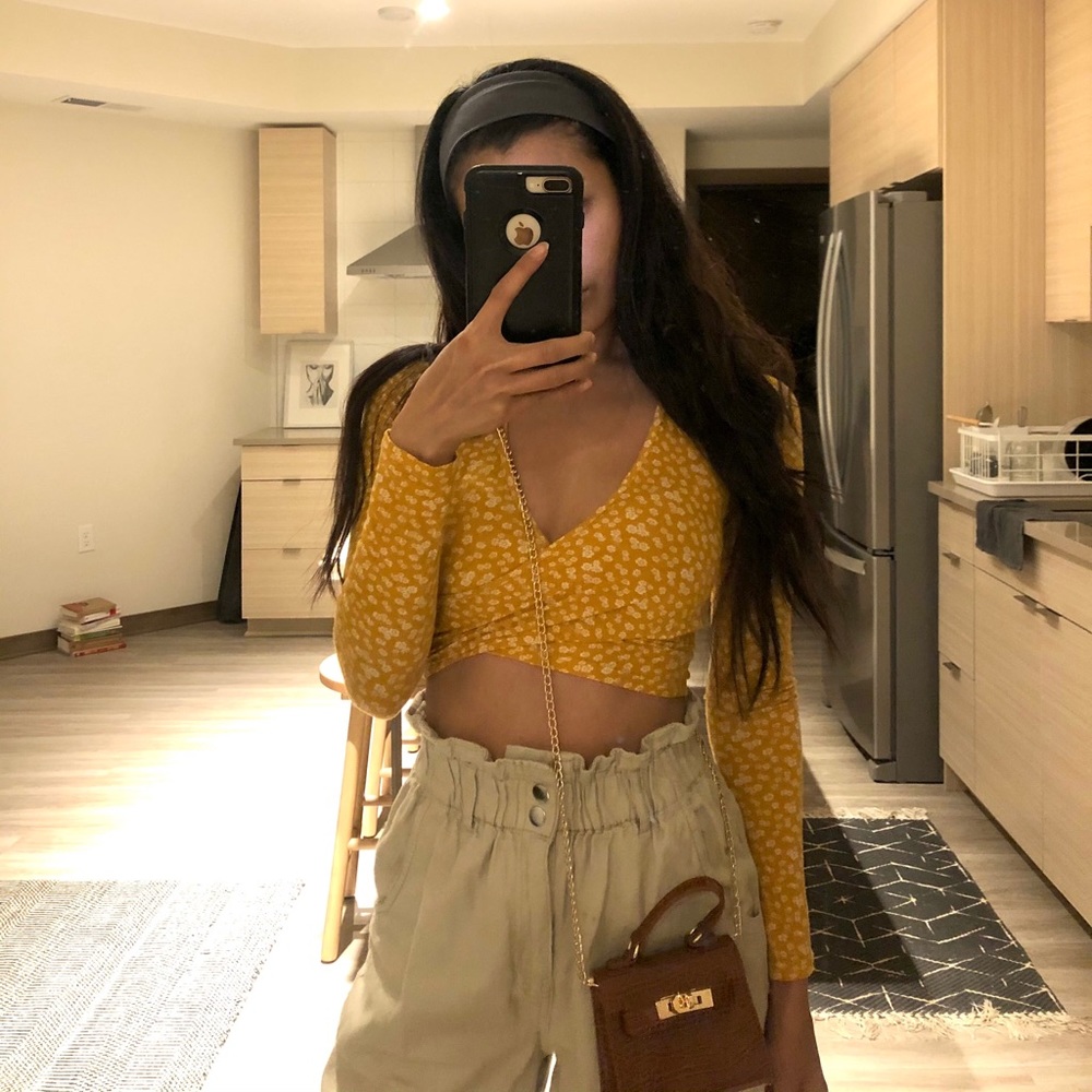 Flower mustard long sleeve crop FOREVER21
